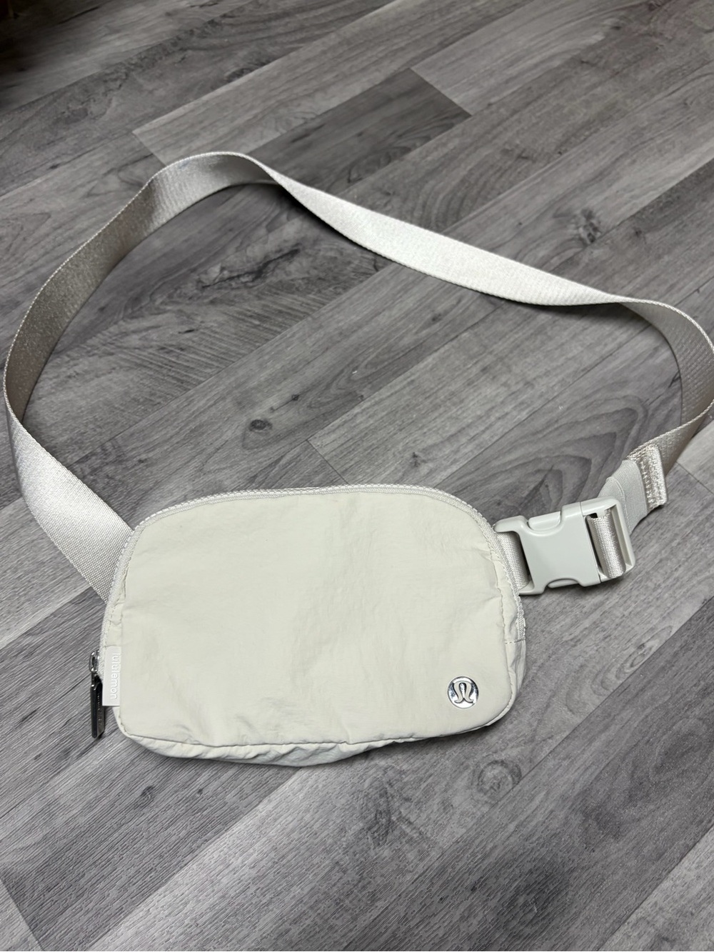 lululemon athletica womanrOff-White/Tan Belt Bag